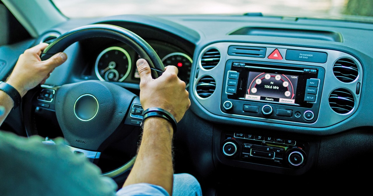 1305 zł kary jeżeli posiadasz auto od co najmniej 5 lat. Kontrole już trwają