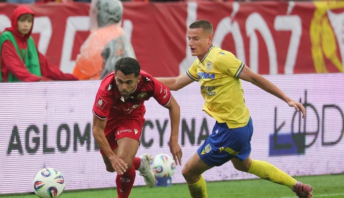 Gol w końcówce pogrążył Arkę Gdynia. Widzew ucieka z "przedsionków piekła"