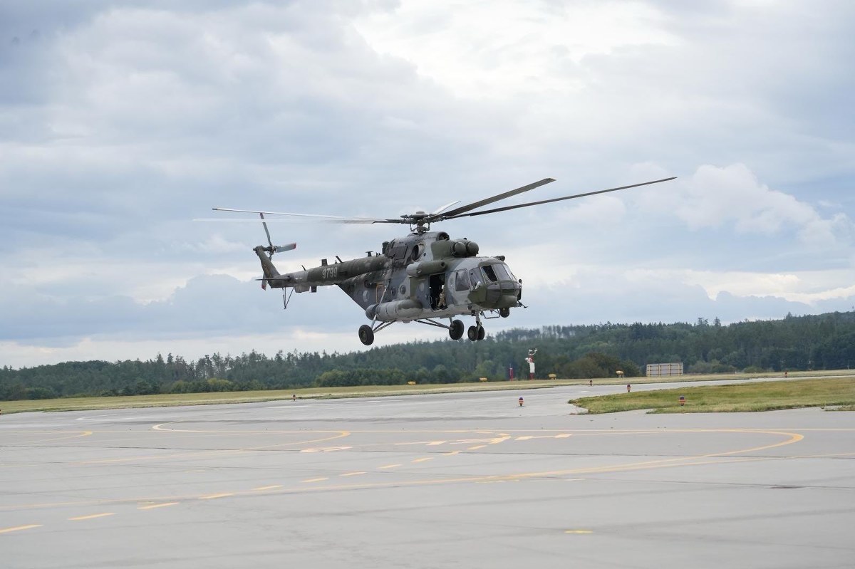 Śmigłowce z Czech do zwalczania dronów są już w Polsce