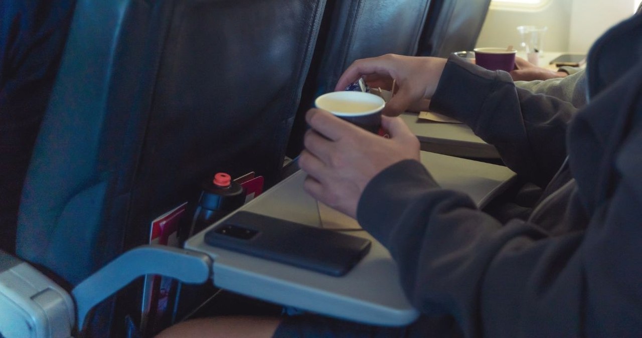 Załoga zdradza sekrety. Tego lepiej nigdy nie jedz na pokładzie samolotu