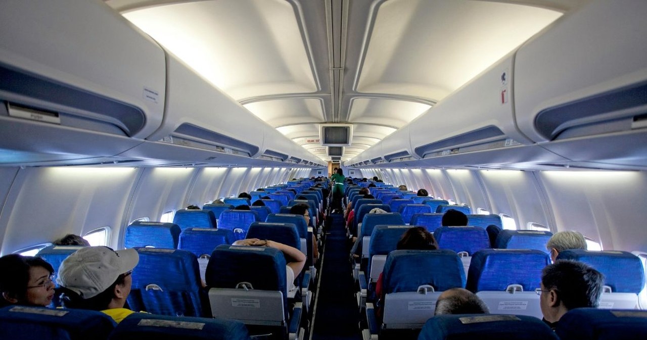 Siedzisz pod tym znaczkiem w samolocie? Lepiej zachowaj ostrożność