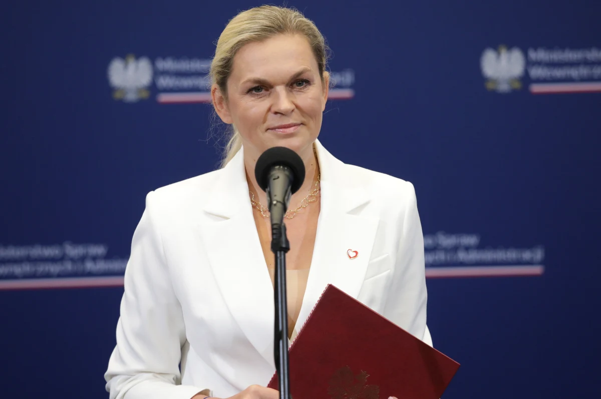 Ministerstwo Edukacji Narodowej oraz Ministerstwo Spraw Wewnętrznych i Administracji pracują nad nowym podręcznikiem dotyczącym reagowania w sytuacjach kryzysowych. Zmiany obejmą także szkolny przedmiot edukacja dla bezpieczeństwa, który ma lepiej przygotować uczniów na różne zagrożenia.