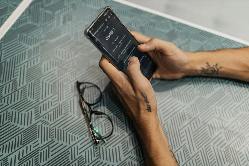 Sztuczna inteligencja reaguje lepiej na niegrzeczne polecenia