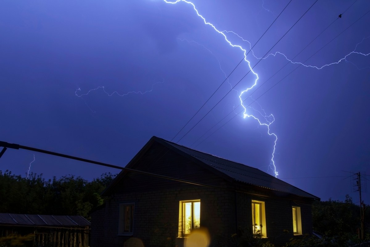Alert RCB dla kilku województw. "Burze, silny wiatr i grad"