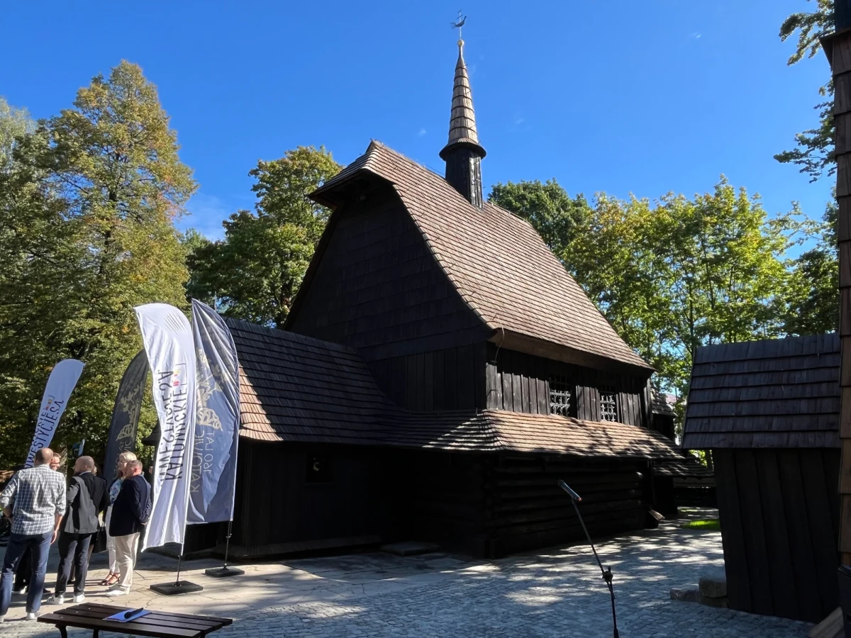 Najstarszy budynek w Katowicach został odnowiony. Mowa o drewnianym kościele św. Michała Archanioła, który znajduje się w Parku Kościuszki. Zabytek pochodzi z 1510 r. Wybudowano go w zupełnie innym miejscu, a do Katowic przeniesiono tuż przed II wojną światową.