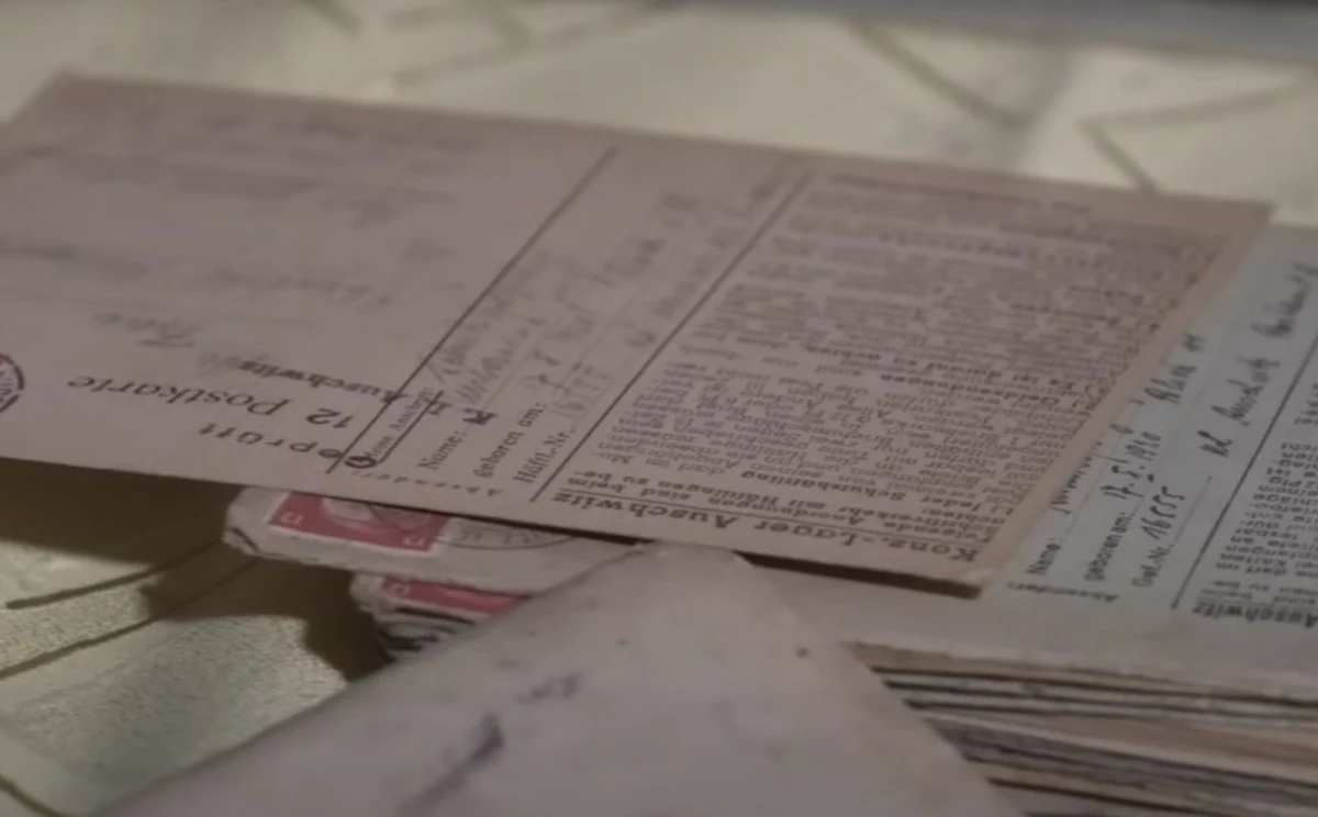 Podczas remontu starego domu na strychu odnaleziono plik listów z Auschwitz-Birkenau. Ta niepozorna skrytka stała się początkiem fascynującego śledztwa historycznego, które doprowadziło do odkrycia losów dwóch braci więzionych w obozach koncentracyjnych oraz zwrotu niezwykłej pamiątki rodzinie po blisko osiemdziesięciu latach. Oto opowieść o miłości, tęsknocie i dramatycznych losach wojennych, które wciąż potrafią poruszyć do głębi. O sprawie posłuchacie w podcaście RMF24 "Kulisy History Hiking". 