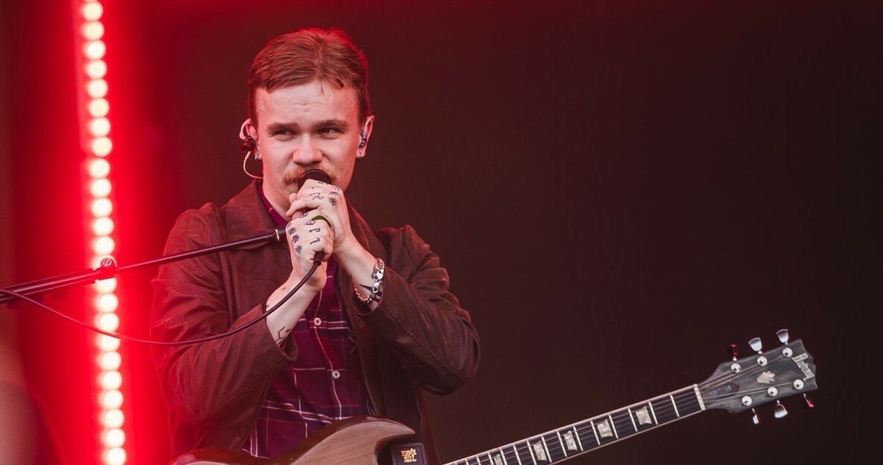 "Nie śpiewam o browarach i kebabie". Cięte słowa polskiego muzyka