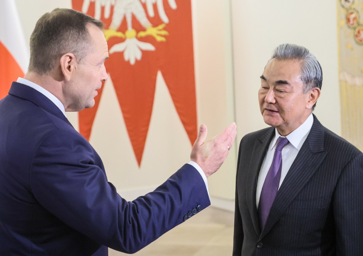 Nawrocki rozmawiał z Wangiem Yi o rosyjskich prowokacjach i bezpieczeństwie