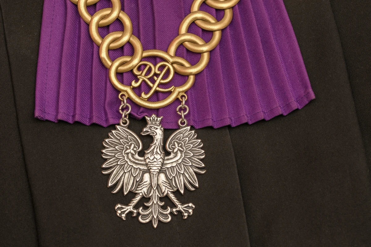 Nowym rzecznikiem dyscyplinarnym sędziów sądów powszechnych została Joanna Raczkowska - sędzia Sądu Rejonowego dla Warszawy-Mokotowa. Jej pierwszym zadaniem ma być usunięcie z biura rzecznika - obsługiwanego przez KRS - odwołanych rzeczników dyscyplinarnych, mianowanych w 2018 r. przez Zbigniewa Ziobrę.
