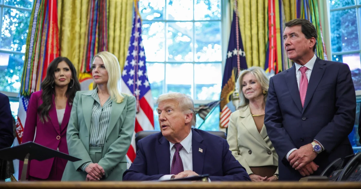 Prezydent Stanów Zjednoczonych Donald Trump zapowiedział zdecydowane działania wobec lewicowych ugrupowań, w tym uznanie Antify za organizację terrorystyczną. Podpisał także memorandum o wysłaniu wojska do Memphis, by walczyć z przestępczością. Trump odniósł się również do walki z kartelami narkotykowymi i ostatnich wydarzeń na Bliskim Wschodzie.