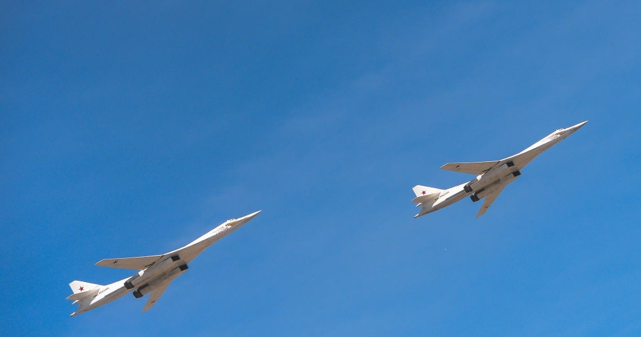 wiadomości,aktualności,Interia Rosyjskie bombowce wzbiły się w niebo. Ćwiczenia ataku na 