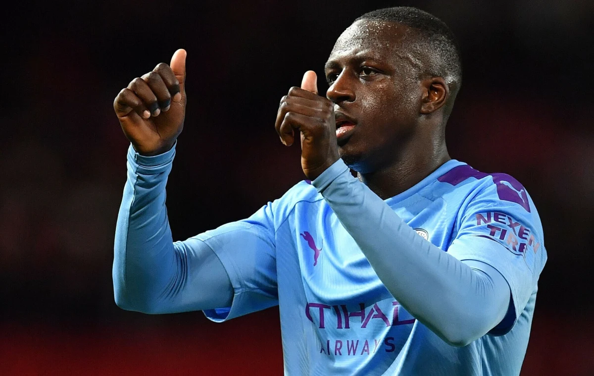 To będzie absolutny hit transferowy - do Pogoni Szczecin na zasadzie wolnego transferu ma trafić Benjamin Mendy, mistrz świata z Francją i czterokrotny mistrz Anglii z Manchesterem City. Francuski lewy defensor ma podpisać z "Portowcami" dwuletni kontrakt.