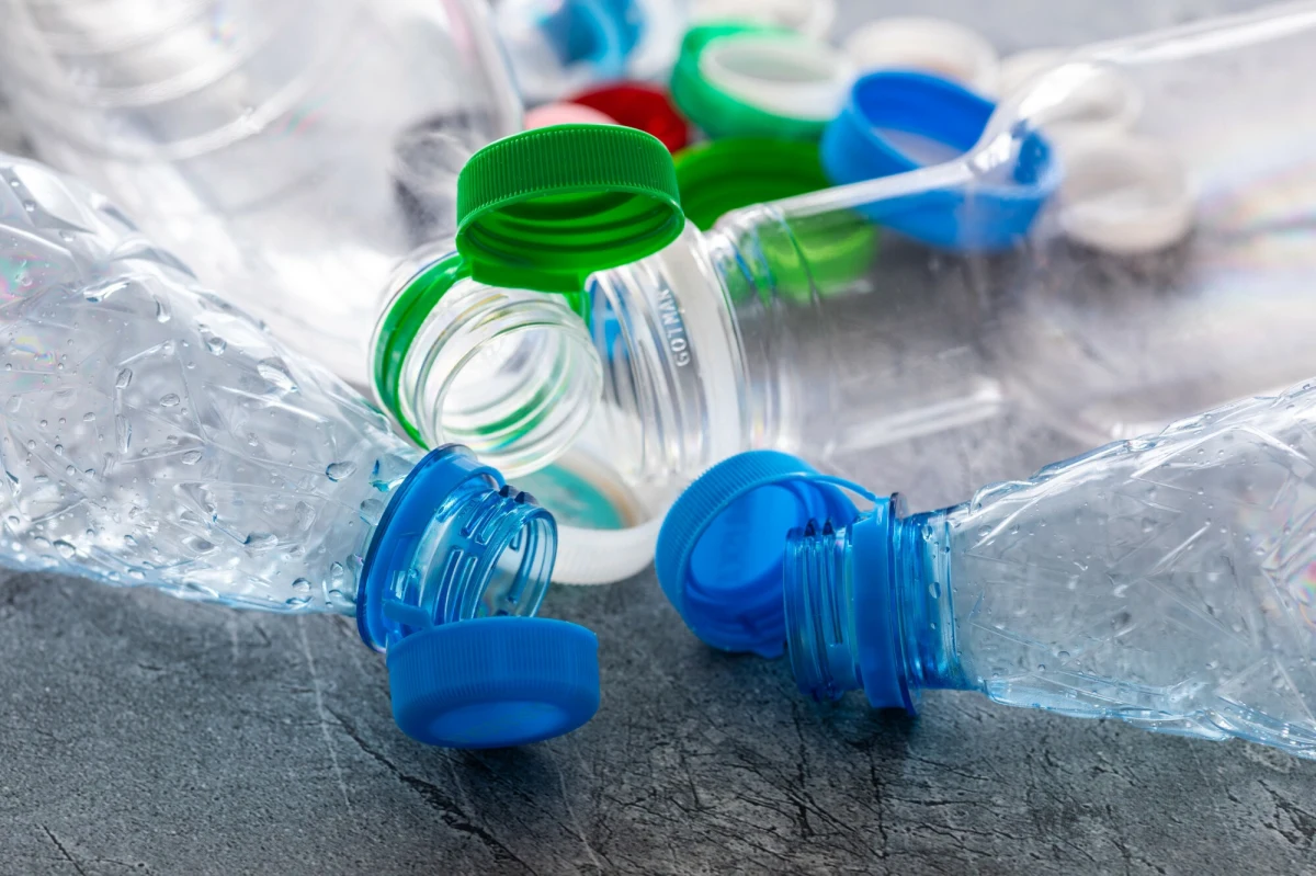 Wielkimi krokami zbliża się wejście w życie systemu kaucyjnego. Ministerstwo Klimatu i Środowiska przekazało dziś, że zwrot kaucji będziemy mogli dostawać w formie bonu - nie tylko gotówką lub na kartę.