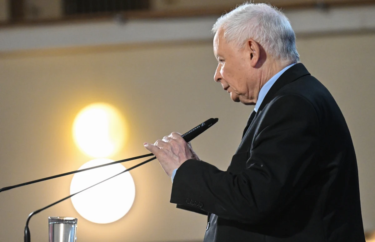 Prezes Prawa i Sprawiedliwości Jarosław Kaczyński zostanie przesłuchany jako świadek w śledztwie dotyczącym organizacji tzw. wyborów kopertowych - poinformowała warszawska prokuratura. Jednocześnie śledczy umorzyli postępowanie wobec Polskiej Wytwórni Papierów Wartościowych, uznając, że działania zarządu spółki mieściły się w granicach uzasadnionego ryzyka gospodarczego.