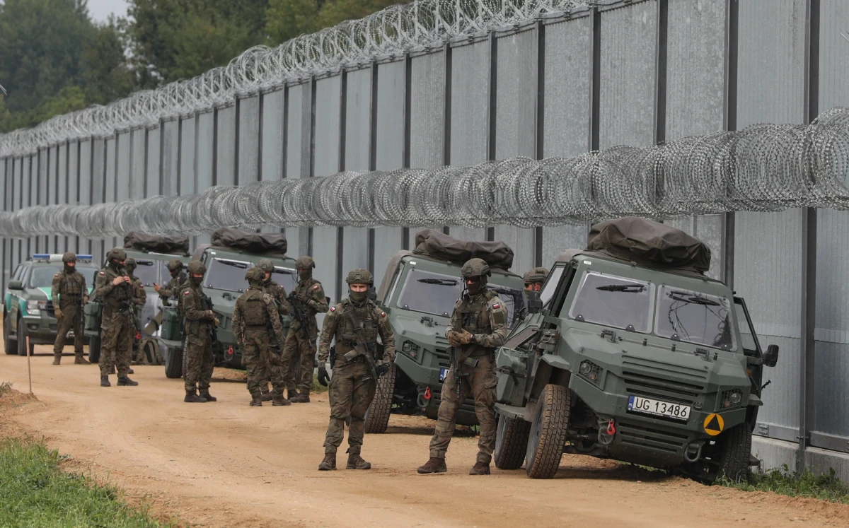 Polska wzmacnia granicę z Białorusią. W tym roku do istniejących już zabezpieczeń na granicy polsko-białoruskiej dojdą nowe, pozwalające na wykrywanie bezzałogowców i automatyczną obserwację - przekazała zastępca komendanta głównego Straży Granicznej gen. bryg. Wioleta Gorzkowska.