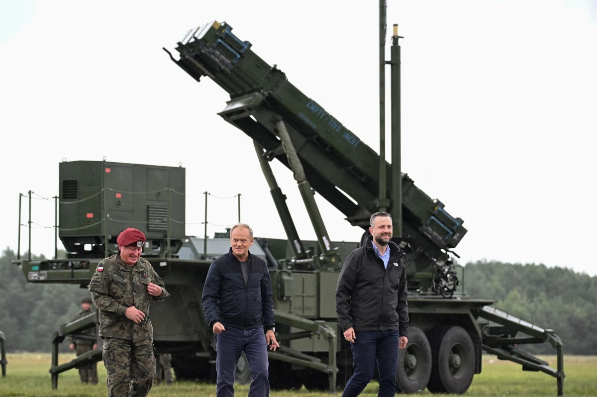 Na środowym posiedzeniu rządu zostanie podjęta uchwała zobowiązująca do zakupu do końca roku okrętów podwodnych w programie Orka - poinformował premier Donald Tusk. 