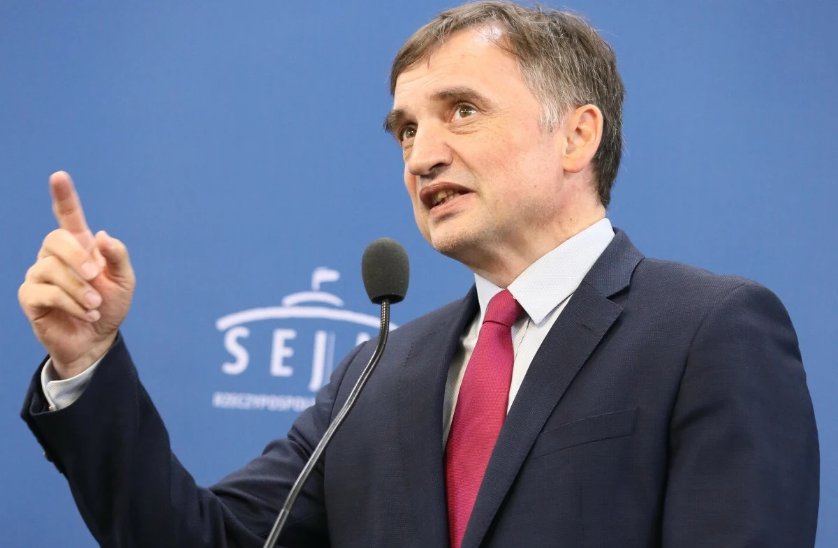 Zbigniew Ziobro ma zostać zatrzymany i doprowadzony na posiedzenie sejmowej komisji śledczej ds. Pegasusa. Sąd Okręgowy w Warszawie zgodził się na przymusowe doprowadzenie byłego ministra sprawiedliwości, obecnie posła PiS.