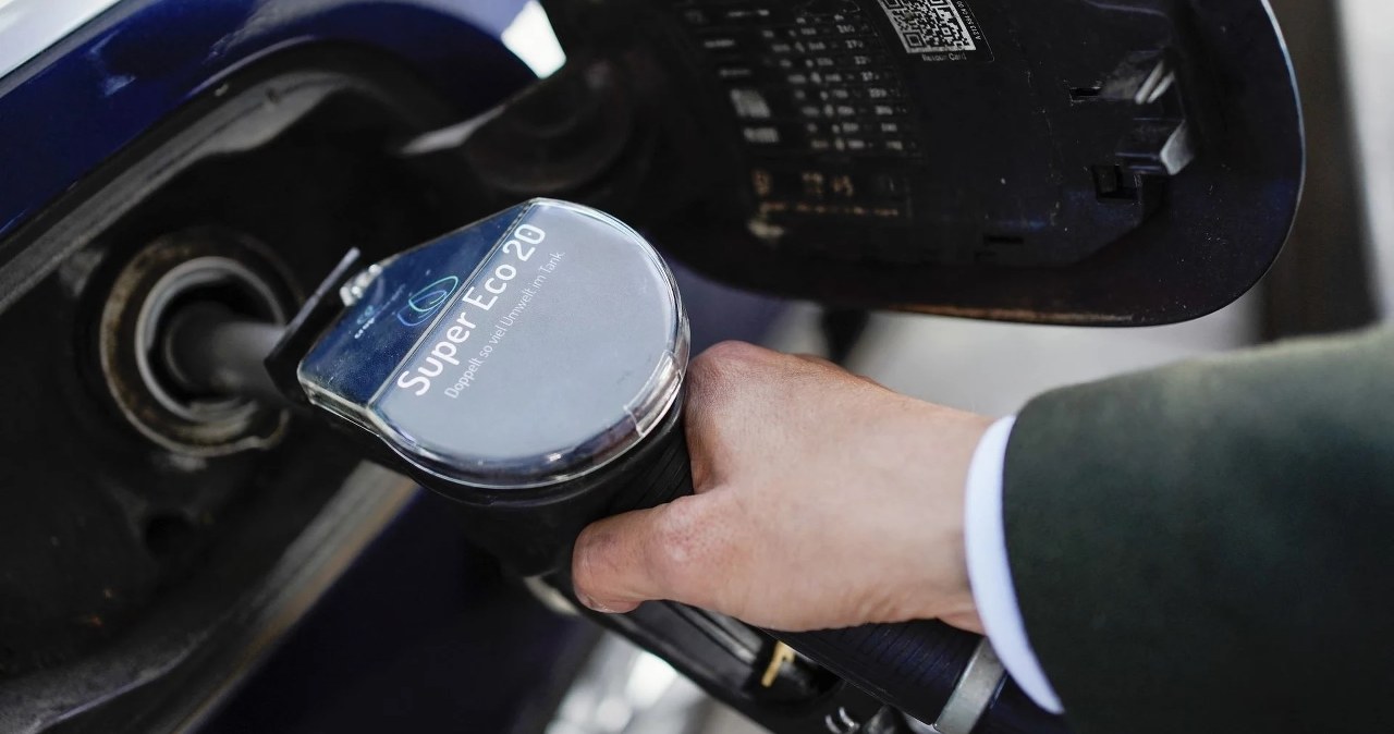 Nowe paliwo E20 od 2027 r.? Auta będą więcej palić