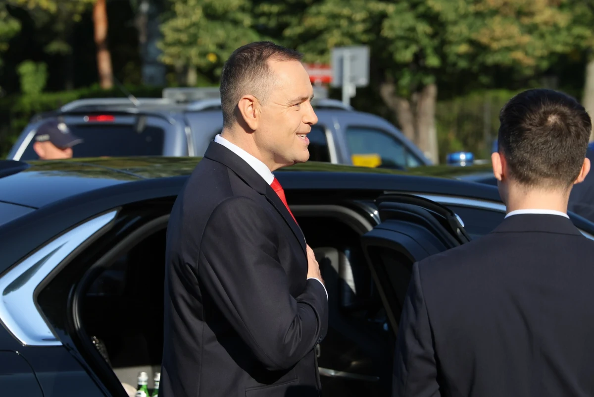 Komunikacja z rządem nie jest zdrowa - alarmuje Karol Nawrocki. Prezydent powiedział we wtorek, że o dronie, który latał nad Belwederem, dowiedział się z mediów społecznościowych. 