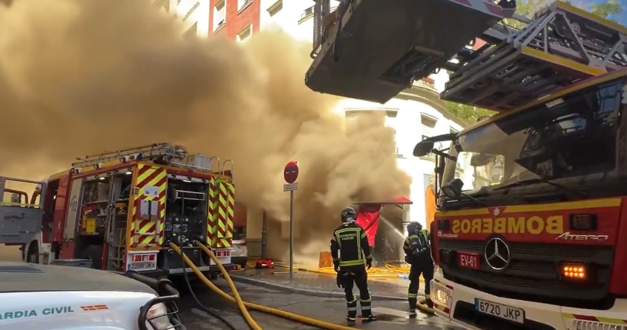 wiadomości,aktualności,Interia Dramatyczny pożar w Madrycie. Zapadł się dach restauracji, dziewięciu strażaków rannych