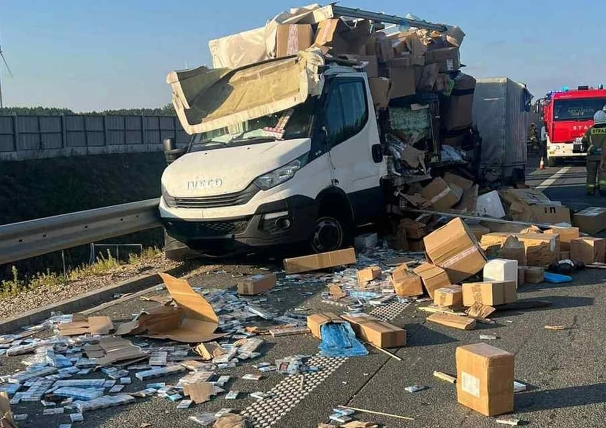 W ręce podlaskich policjantów wpadła pokaźna kontrabanda. Ponad milion sztuk papierosów zostało ujawnionych przez przypadek - w wyniku kolizji drogowej.