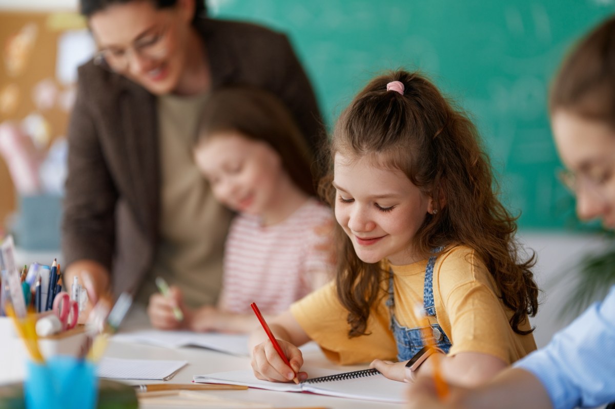 Edukacja bez cyfrowych gadżetów? Oto co proponują specjaliści