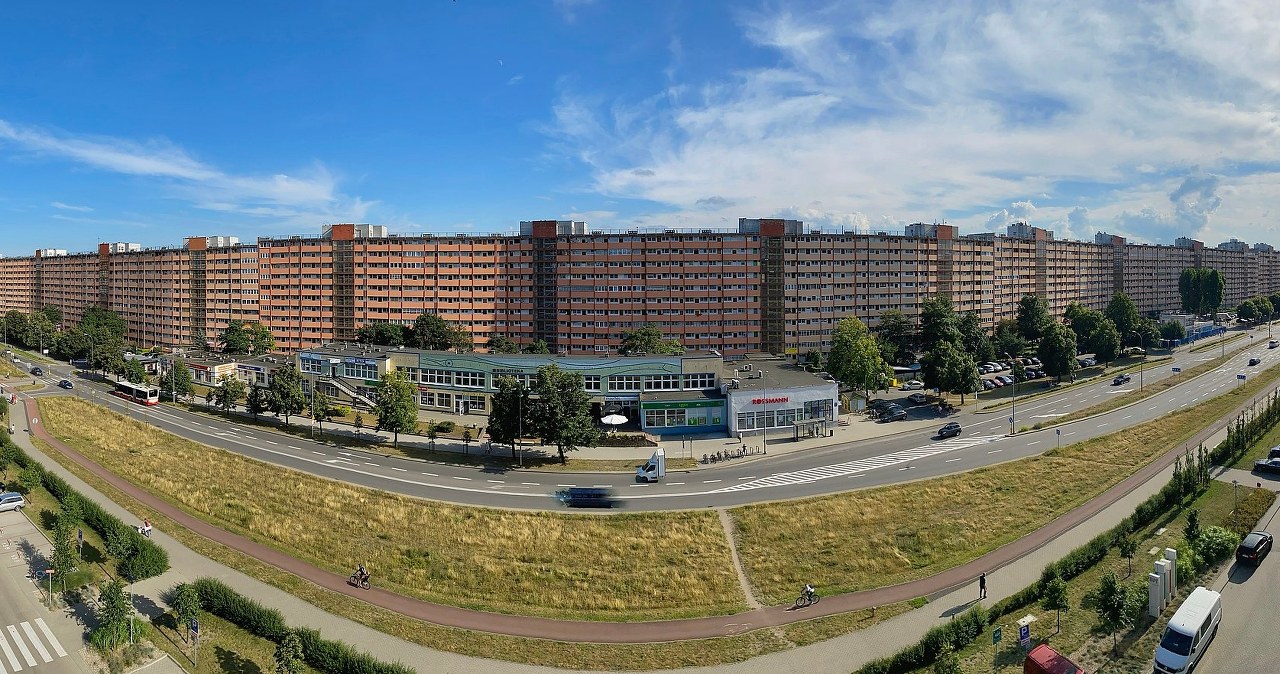 Falowiec to małe miasto. W najdłuższym bloku w Polsce są 1792 mieszkania