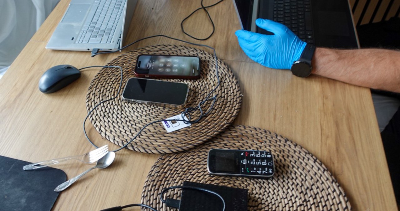 Kliknij i płać. Oszuści BLIK dorobili się sztabek złota i aut