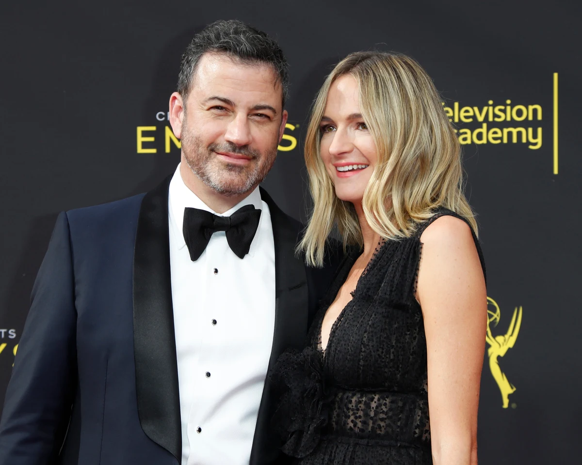 Popularny wieczorny program rozrywkowy "Jimmy Kimmel Live!" zniknął z ramówki ABC po komentarzu prowadzącego Jimmy'ego Kimmela na temat śmierci Charliego Kirka i ruchu MAGA. Decyzję skomentował prezydent Donald Trump, nazywając ją „wspaniałą wiadomością dla Ameryki”.