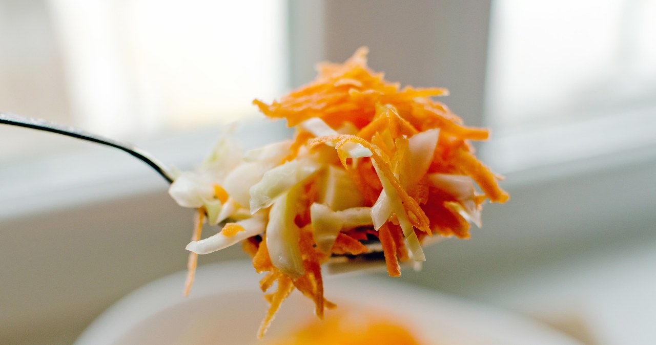 Ta surówka ugasi stan zapalny w organizmie. Oto dokładna lista składników