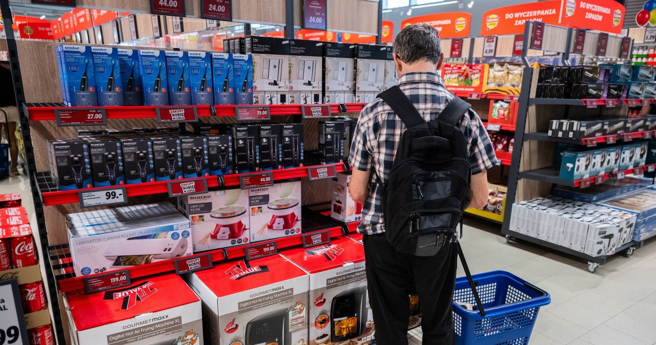 Drony nad Polską wywołały szturm na sklepy? Jeden produkt miał wzięcie