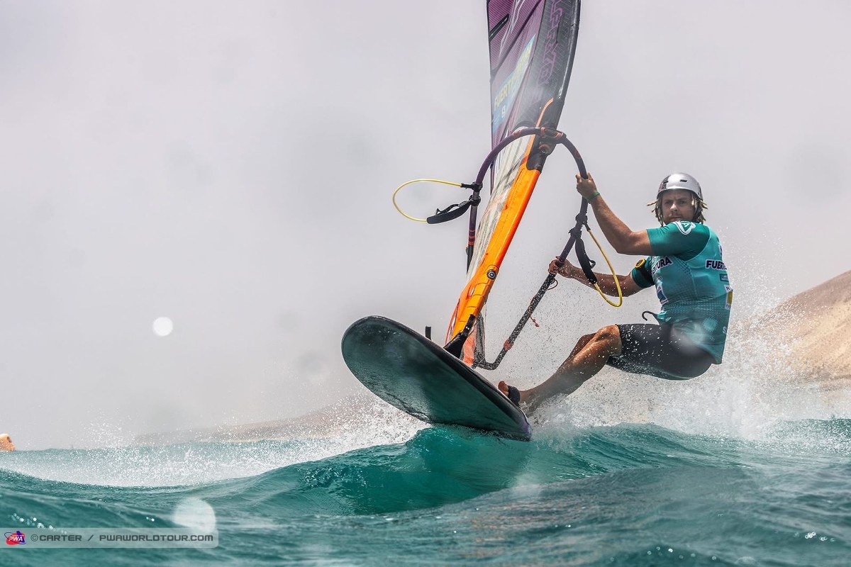Płynie na desce windsurfingowej ze Szwecji do Władysławowa. Trwa "Misja Bałtyk"