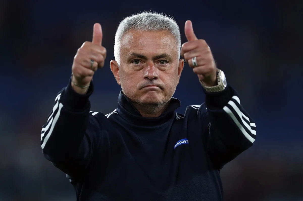 Jose Mourinho już wkrótce może ponownie poprowadzić Benficę Lizbona. Według doniesień Fabrizio Romano, legendarny szkoleniowiec osiągnął porozumienie z portugalskim klubem i jest o krok od podpisania kontraktu obowiązującego do 2027 roku.