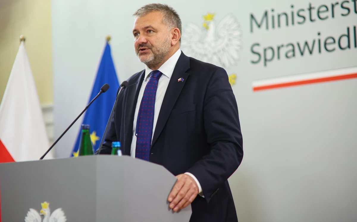 Powstał zespół czterech prokuratorów ds. działania "neosędziów" w Sądzie Najwyższym i Naczelnym Sądzie Administracyjnym - poinformował na czwartkowej konferencji prasowej Waldemar Żurek. Minister sprawiedliwości przekazał ponadto, że jego resort złożył zawiadomienie do prokuratury dotyczące "neoKRS".