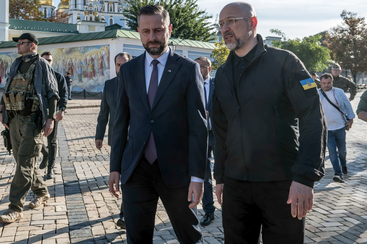 Polska i Ukraina powołają wspólną grupę operacyjną, która będzie odpowiadać za rozwój programów dronowych oraz antydronowych, a także za organizację szkoleń dla żołnierzy obu krajów. Decyzję ogłoszono po spotkaniu ministrów obrony Polski i Ukrainy w Kijowie.