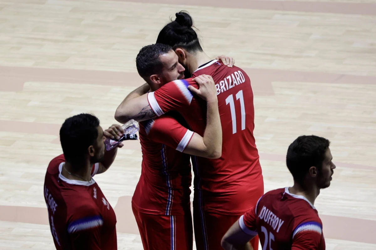 Mistrzowie olimpijscy z Tokio i Paryża siatkarze Francji odpadli z mistrzostw świata rozgrywanych na Filipinach już po fazie grupowej. W meczu o wszystko przegrali z Argentyńczykami 2:3. Z turniejem pożegnała się też Brazylia. Trzykrotni mistrzowie świata, nieprzerwanie na podium od 2002 roku, zajęli w grupie H trzecie miejsce.