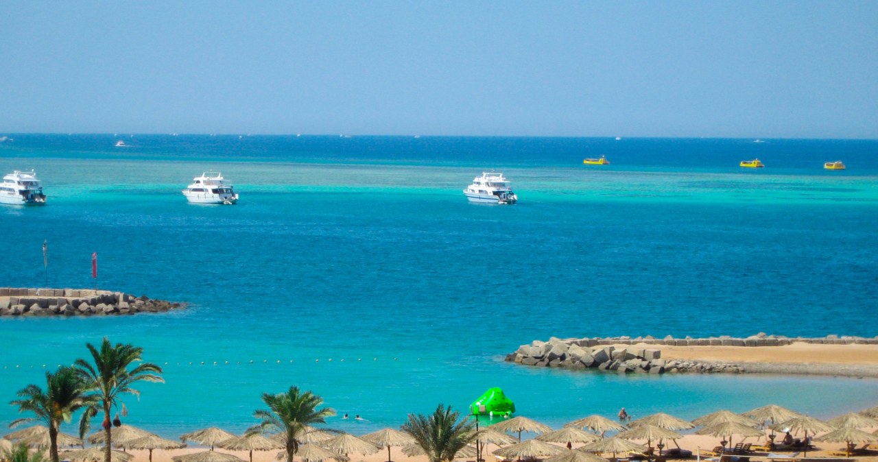 Niepokojące wieści z ulubionego kraju Polaków. Pojawiły się rekiny