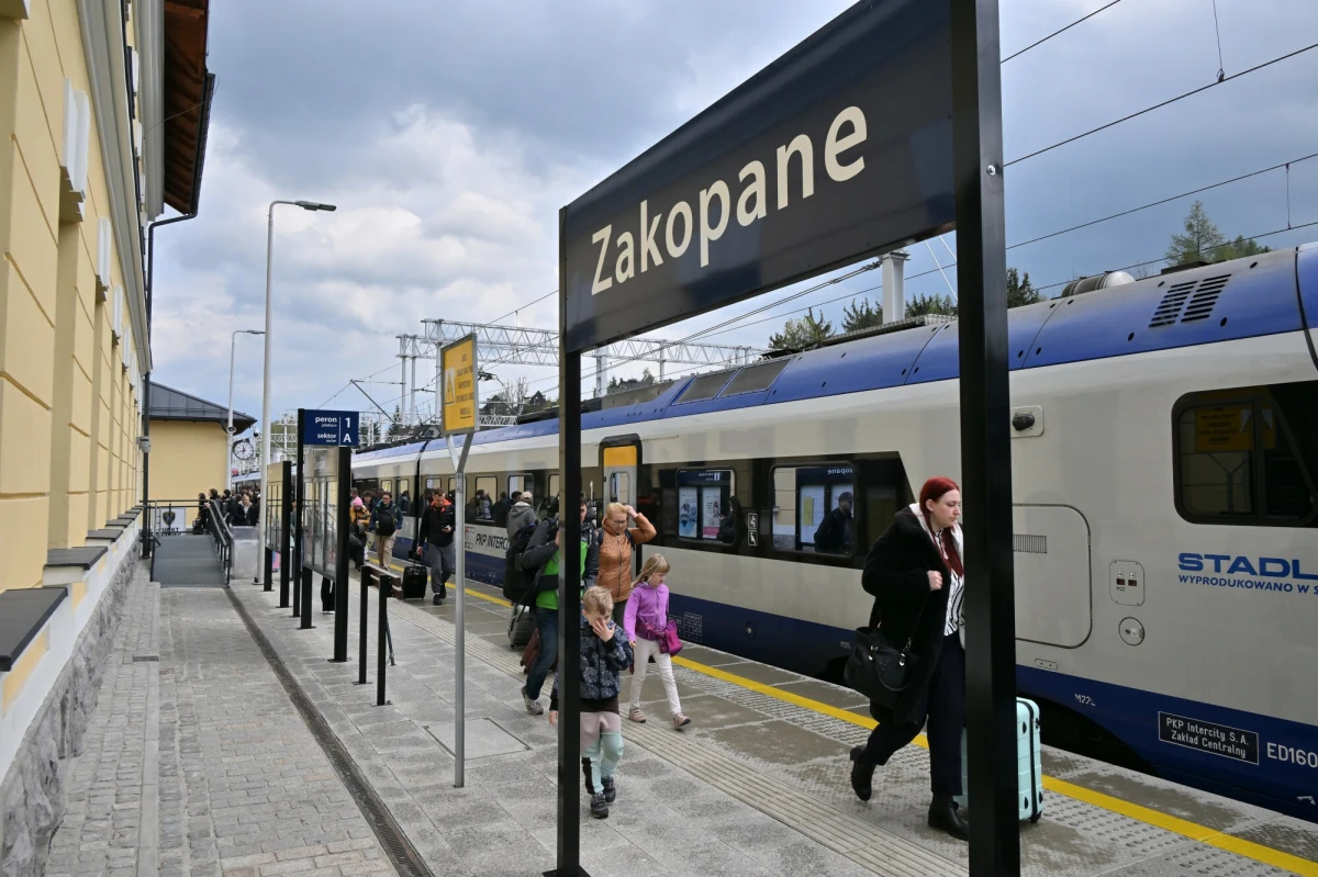 Od 14 grudnia pociąg Pendolino zacznie kursować do Zakopanego - poinformowało PKP Intercity. Nowe połączenie Express InterCity Premium umożliwi bezpośrednią przejazd z Gdyni do stolicy Tatr w 7 godzin.