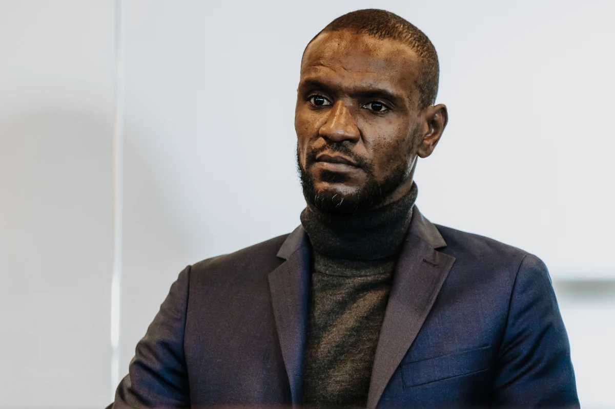Kilka dni temu po sieci krążyły informacje, że zmarł Eric Abidal, były obrońca FC Barcelony i reprezentacji Francji. Przyczyną miały być komplikacje po drugim przeszczepie wątroby. Do tych informacji odniósł się sam zainteresowany, dementując plotki o swojej śmierci.