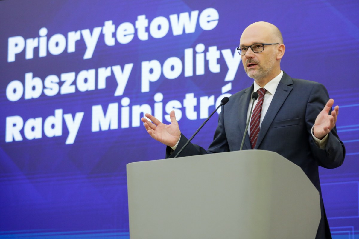 Renesans kolei, CPK i tania energia. Co szykuje rząd dla Polaków?