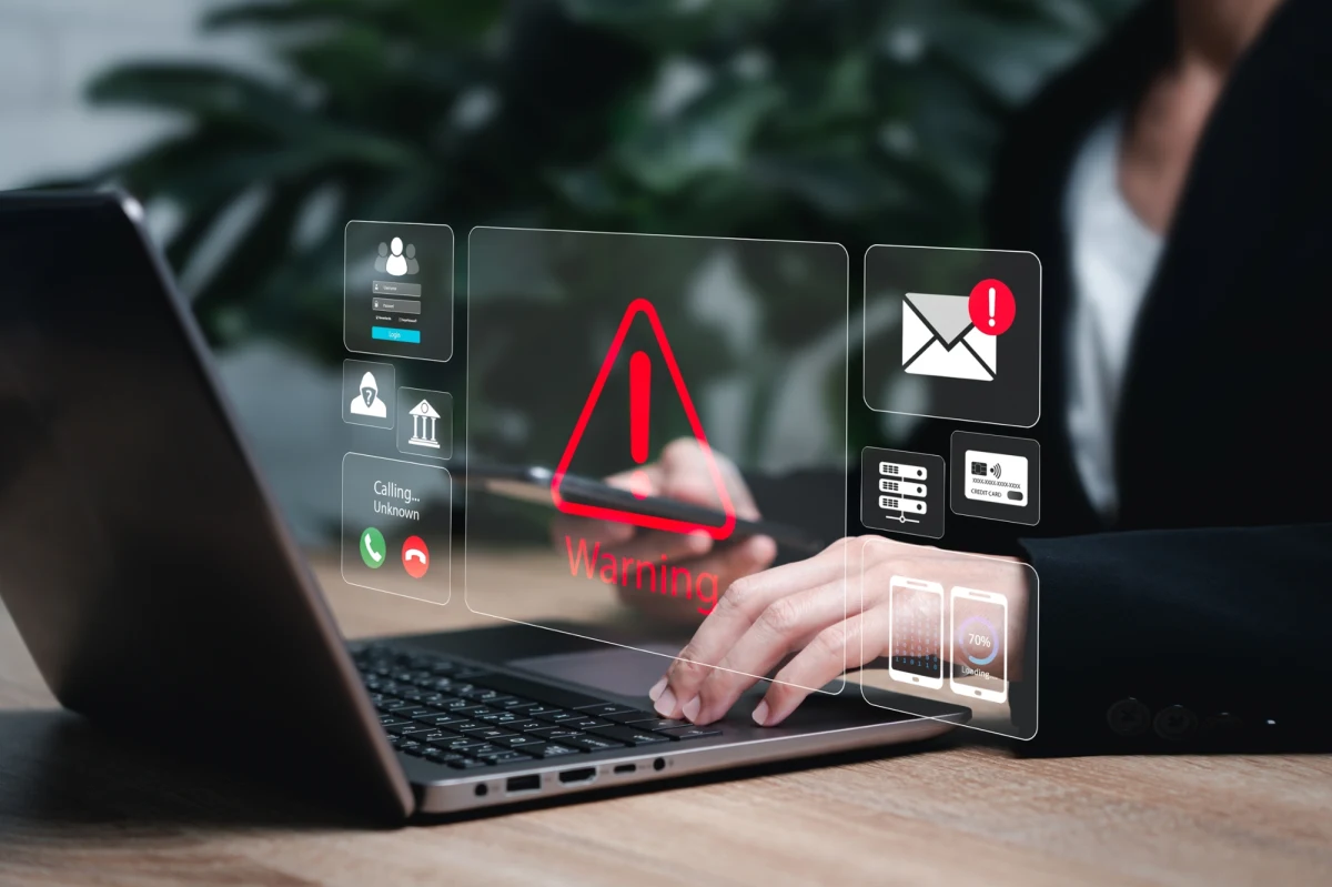 Coraz więcej Polaków pada ofiarą sprytnych oszustw internetowych. Cyberprzestępcy wykorzystują popularne komunikatory, podszywając się pod znajomych lub instytucje. Jedno nieostrożne kliknięcie może skończyć się utratą konta, pieniędzy i prywatnych danych. Jak rozpoznać zagrożenie i nie dać się nabrać?