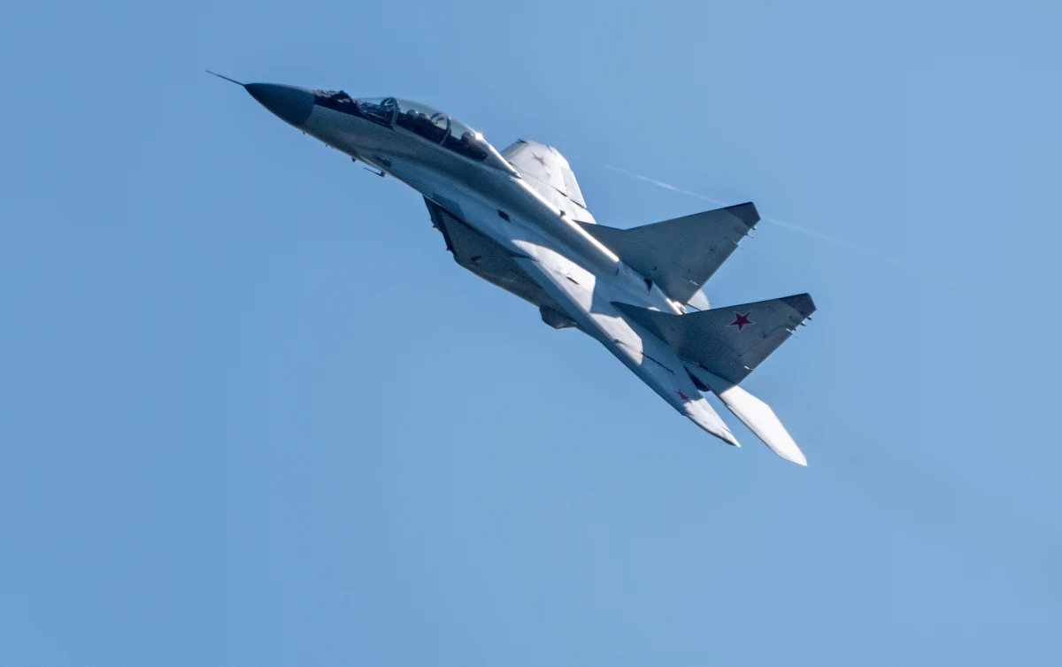 "Dwa rosyjskie myśliwce wykonały niski przelot nad platformą Petrobalticu na Morzu Bałtyckim. Naruszona została strefa bezpieczeństwa platformy. Powiadomione zostały Siły Zbrojne RP i inne służby" - poinformowała straż graniczna. Nie doszło do naruszenia granicy Polski - ustalił reporter RMF FM.