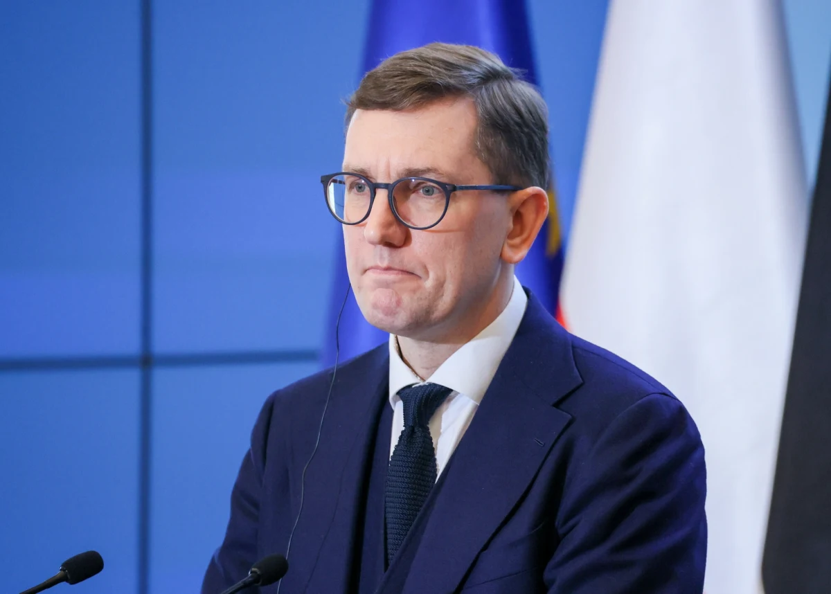 Estonia zdecydowała się złożyć wniosek w sprawie uruchomienia konsultacji na podstawie art. 4 Traktatu Północnoatlantyckiego w związku z ingerencją rosyjskich myśliwców w estońską przestrzeń powietrzną - przekazał w piątek premier Estonii Kristen Michal we wpisie na platformie X. Artykuł ten pozwala na zwołanie rozmów na wysokim szczeblu NATO w celu omówienia zagrożeń i sposobu ich przeciwdziałania. Niedawno z tej możliwości skorzystała Polska.