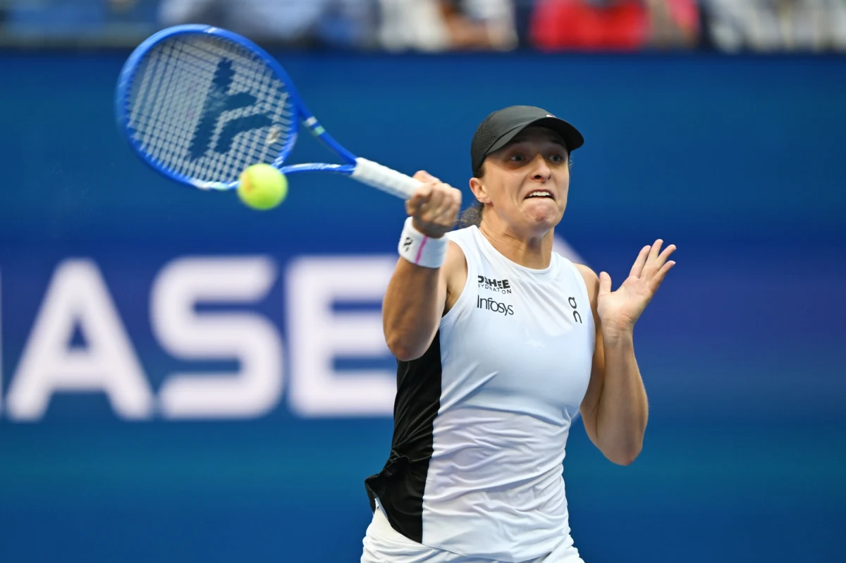 Iga Świątek wygrała z Czeszką Barborą Krejcikovą 6:0, 6:3 i awansowała do półfinału turnieju WTA 500 na twardych kortach w Seulu. O godz. 10 czasu polskiego o finał powalczy z Australijką Mayą Joint.