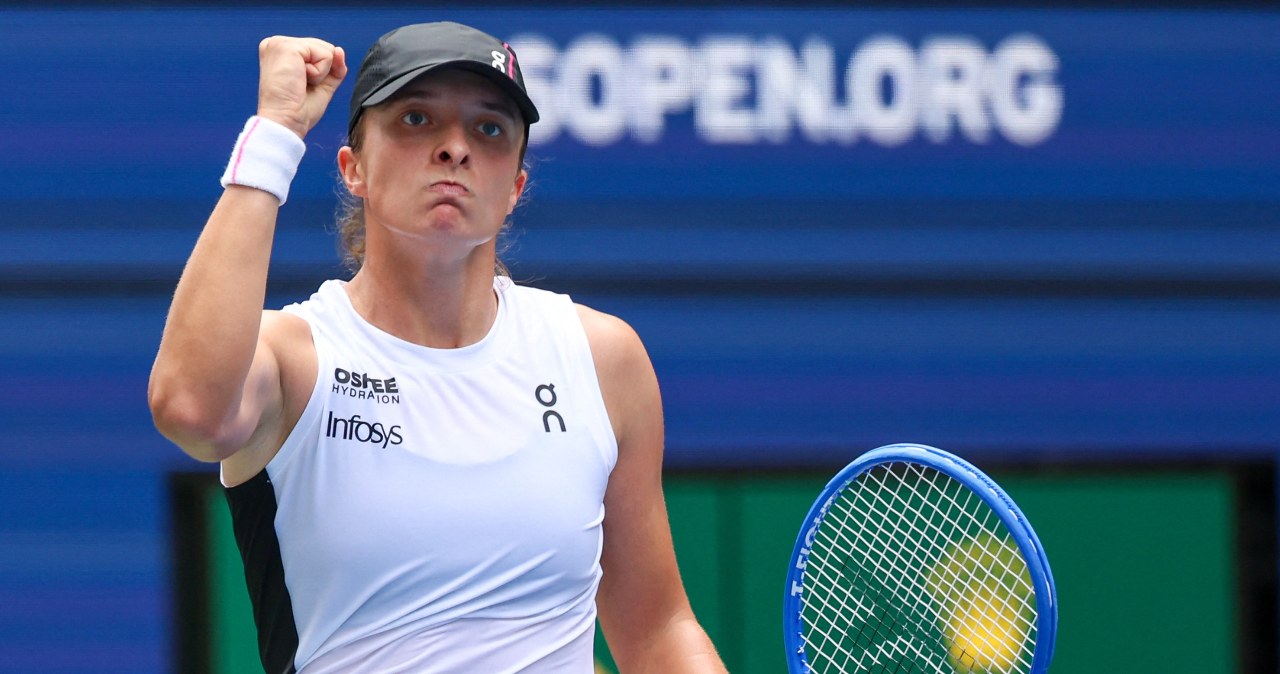 wiadomości,aktualności,Interia Powrót po 5 godzinach. Co zrobiła Świątek? 6:0 i deklasacja. Tego jeszcze nie było