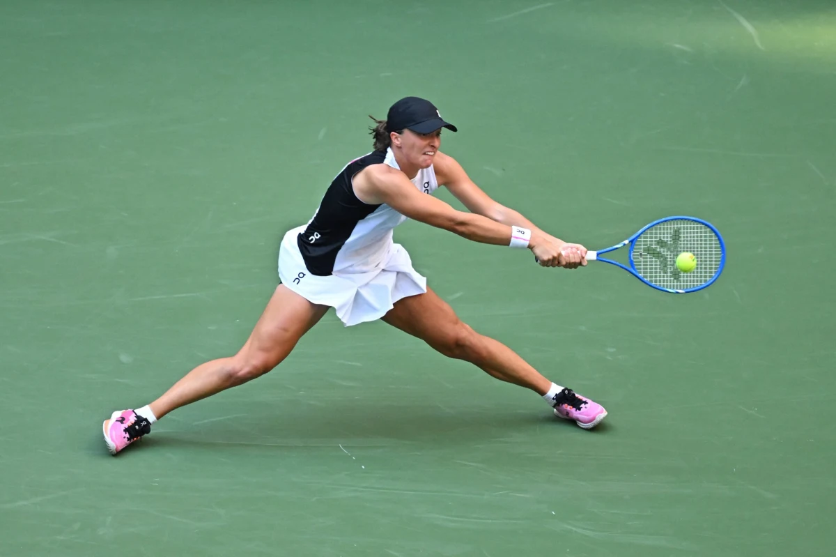 Iga Świątek pokonała Australijkę Mayę Joint 6:0, 6:2 i awansowała do finału turnieju WTA 500 na twardych kortach w Seulu. Przeciwniczką Świątek będzie rozstawiona z "dwójką" Rosjanka Jekatierina Aleksandrowa.