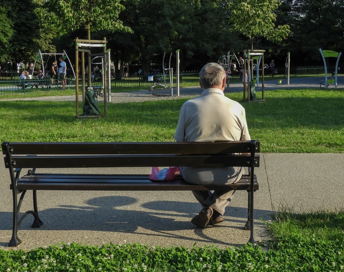 Ochrona przedemerytalna nie jest absolutna. Pracodawca może zmienić warunki pracy lub płacy pracownika w wieku przedemerytalnym, ale tylko w ściśle określonych sytuacjach. Kiedy jest to możliwe i jakie warunki muszą zostać spełnione? Wyjaśniamy najważniejsze zasady wynikające z Kodeksu pracy.