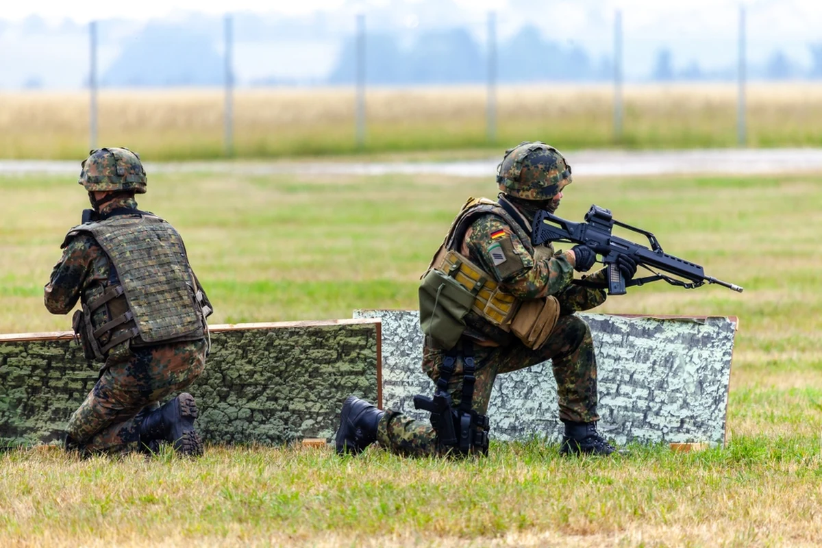 Policja w Halle prowadzi dochodzenie w sprawie wtargnięcia 53-letniego mężczyzny na teren wojskowego poligonu Bundeswehry w Zeitz, w południowej części Saksonii-Anhalt. Mężczyzna tłumaczył, że zbierał grzyby, jednak śledczy podchodzą do tej wersji sceptycznie.