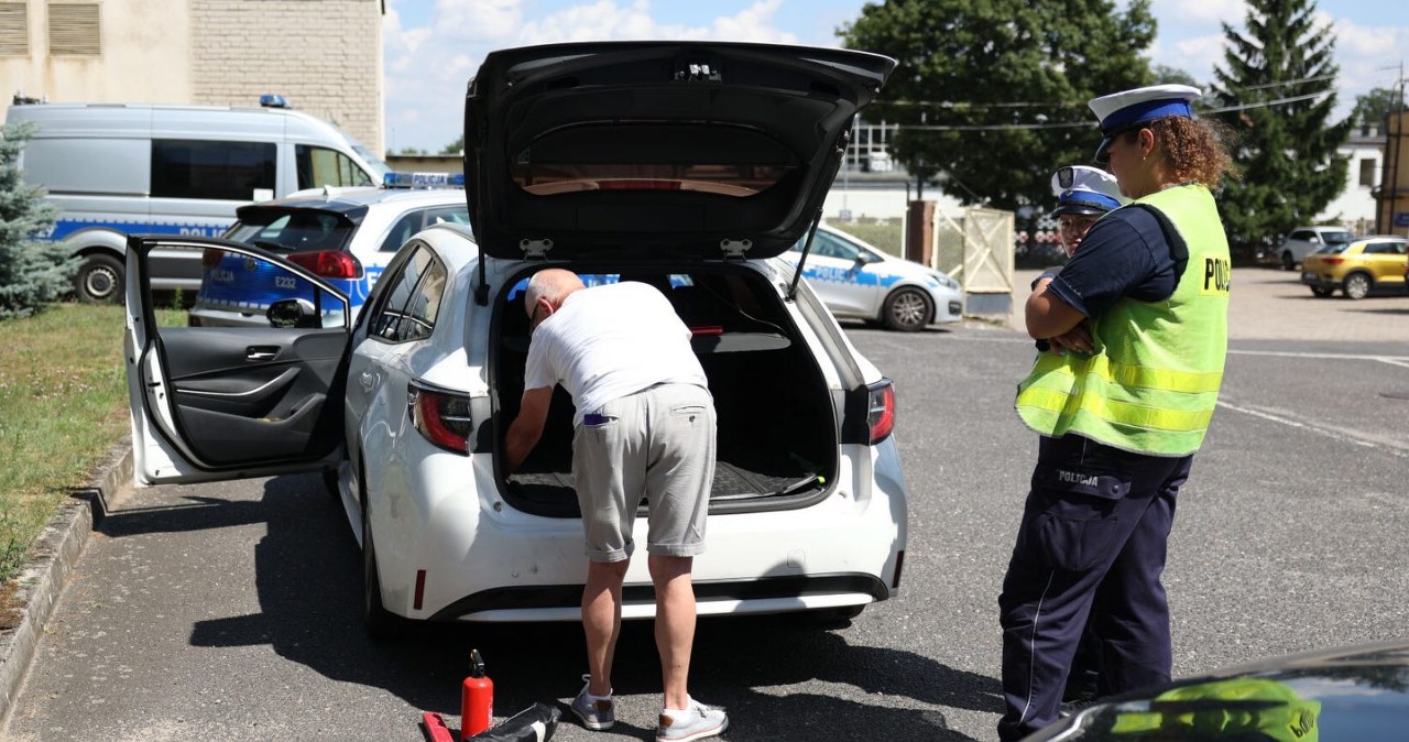 Za te przedmioty w aucie stracisz dowód rejestracyjny. Co mówią przepisy?