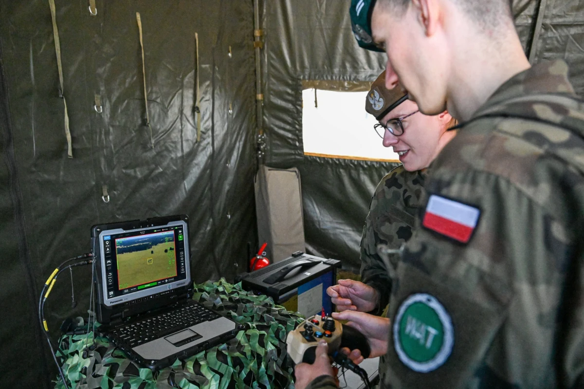 Ministerstwo Obrony Narodowej ma opublikować wkrótce specjalny formularz dla firm oferujących systemy bezzałogowe oraz środki do ich zwalczania - informuje reporter RMF FM Krzysztof Zasada. Resort przyspiesza procedury pozyskiwania tego uzbrojenia dla polskiej armii i wprowadza nowe reguły nabywania tego sprzętu. 